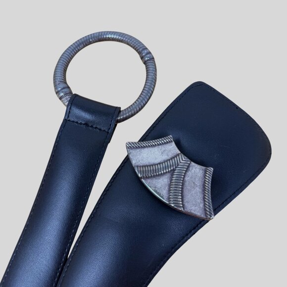 Vintage Chicos Black Leather Statement Belt Silver Ring Adjustable Size ML SA - Picture 5 of 6